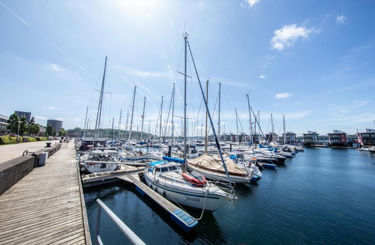Das James Фленсбург Екстериор снимка Marina in Aarhus, Denmark